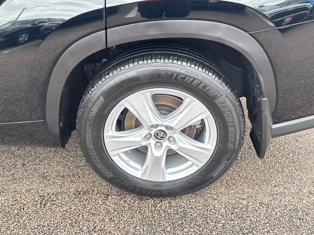 Used 2023 Toyota Highlander LE FWD image 44