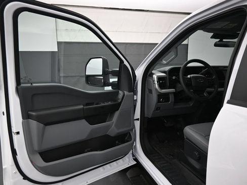New 2026 Ford F350 XL w/ XL Chrome Package RWD image 8