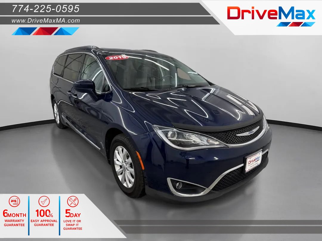 Used 2019 Chrysler Pacifica Touring-L FWD image 1