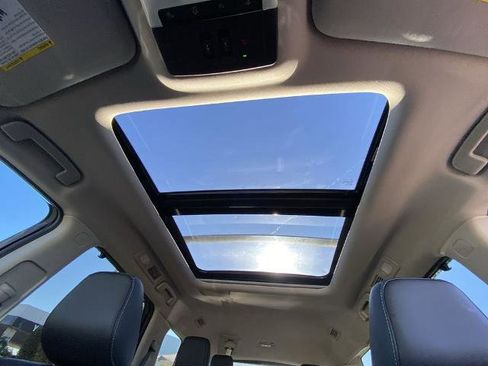 Used 2023 Nissan Pathfinder Platinum image 15