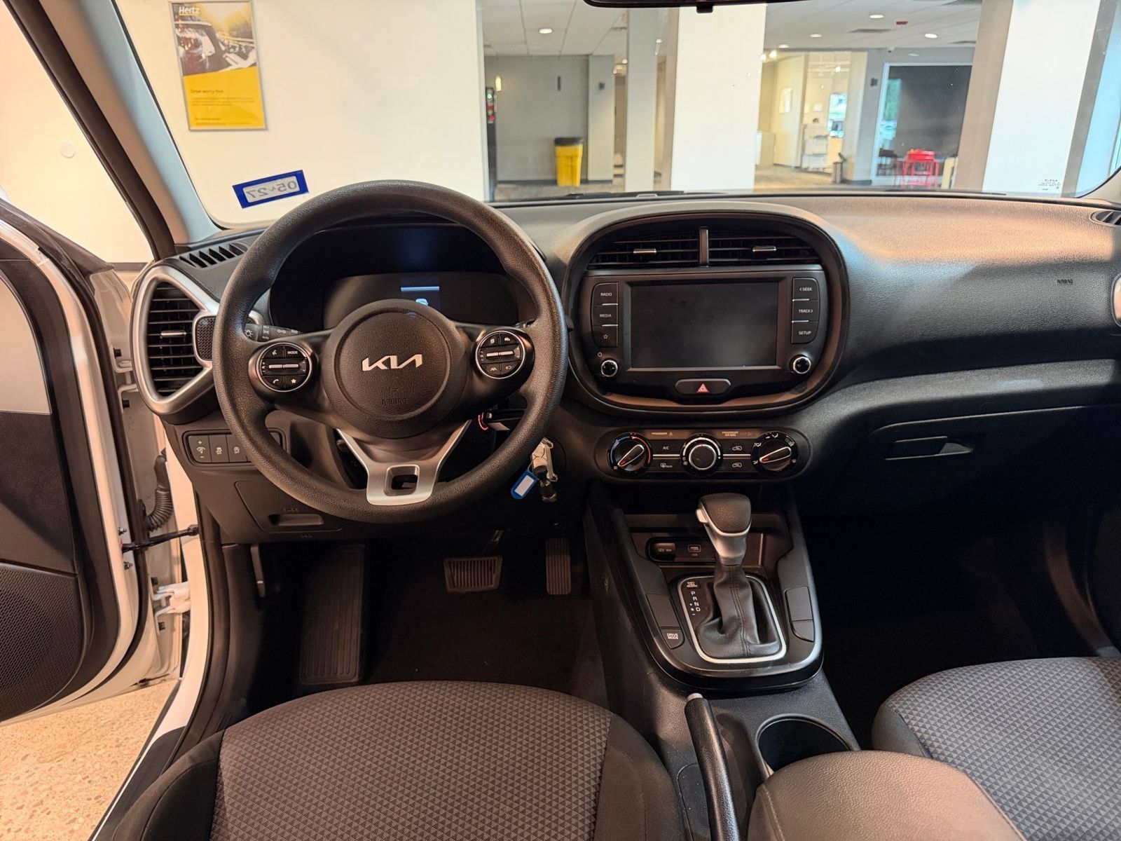 Used 2025 Kia Soul LX w/ LX Technology Package FWD image 32