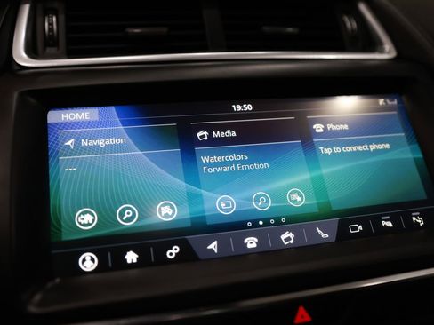 Used 2019 Jaguar E-PACE SE image 21