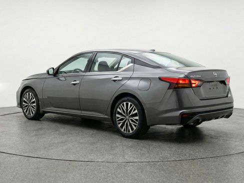 Used 2025 Nissan Altima 2.5 SV FWD image 6