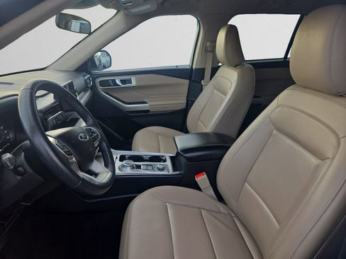 Used 2023 Ford Explorer XLT w/ Equipment Group 202A image 10