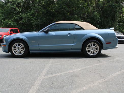Used 2006 Ford Mustang GT RWD image 28
