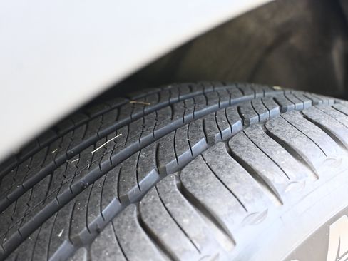 Used 2025 Volvo XC40 B5 Core image 40