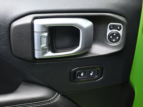 Used 2019 Jeep Wrangler Unlimited Sahara AWD/4WD image 13