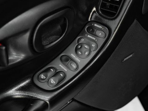 Used 2002 Chevrolet Corvette Z06 w/ Memory Pkg image 29