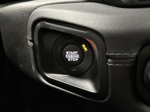 Used 2024 Jeep Gladiator Rubicon w/ Technology Group AWD/4WD image 22