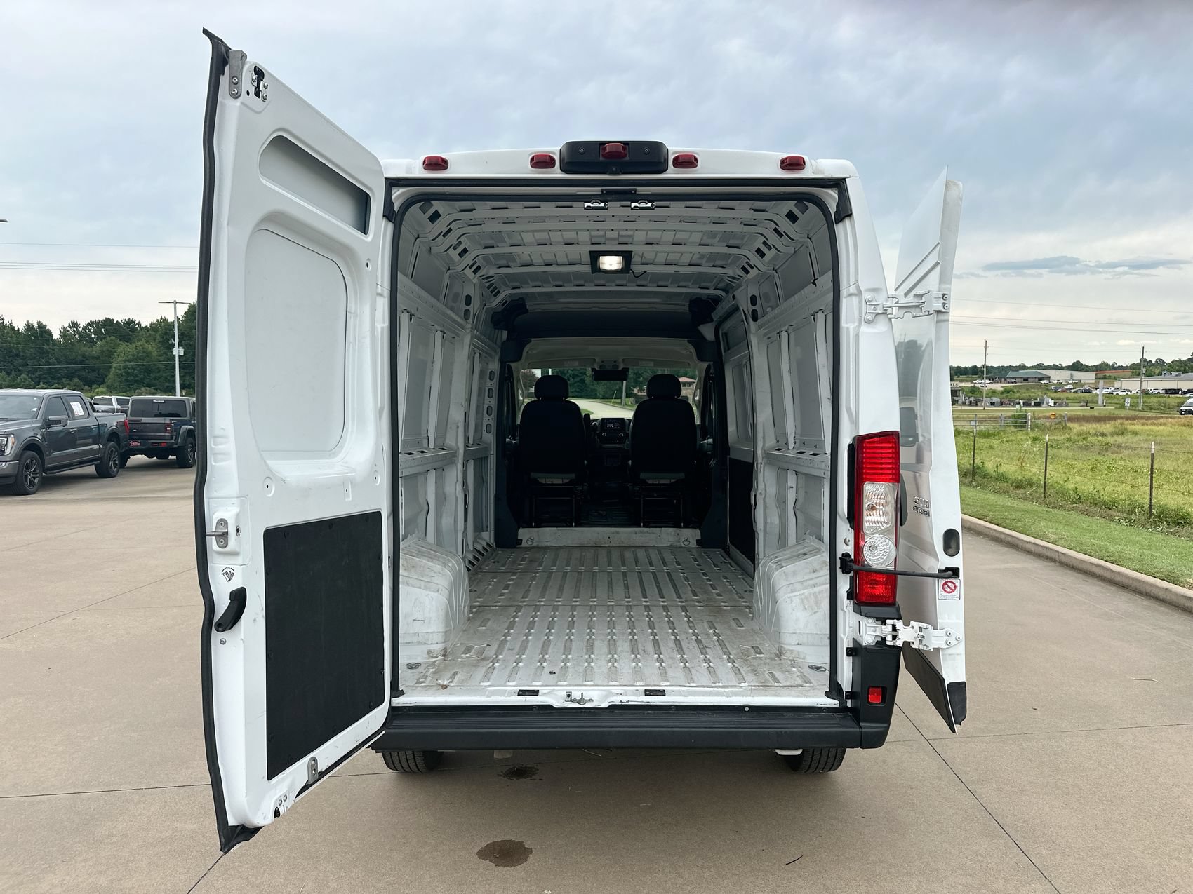 Used 2025 RAM ProMaster 2500 w/ Convenience Group FWD image 20