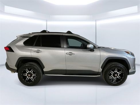 Used 2021 Toyota RAV4 XLE w/ Convenience Package image 8
