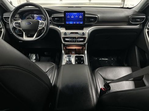 Used 2022 Ford Explorer XLT w/ Equipment Group 202A image 21