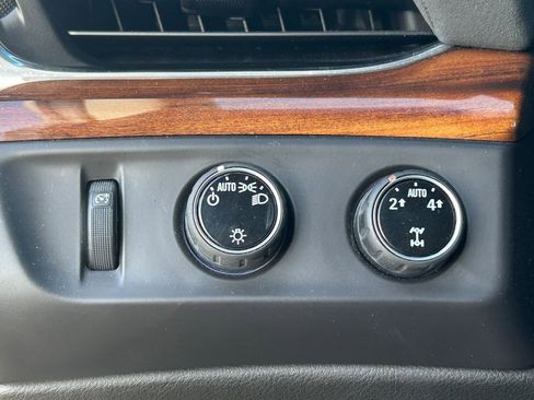 Used 2015 Cadillac Escalade Luxury image 22