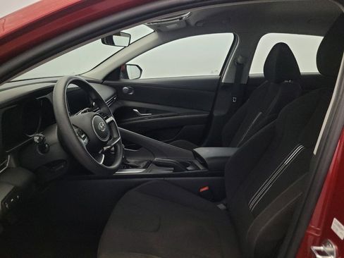Used 2023 Hyundai Elantra SEL w/ Preferred Accessory Package FWD image 17