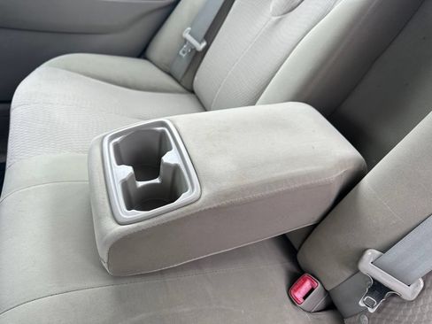 Used 2010 Toyota Camry LE FWD image 14