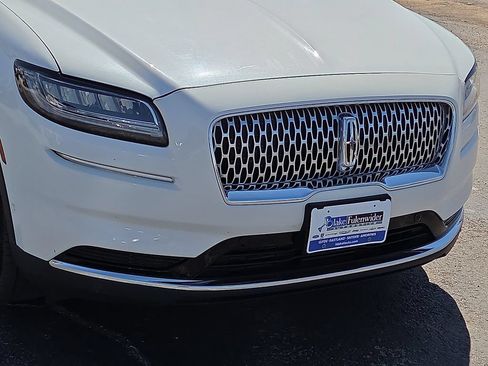 Used 2023 Lincoln Nautilus Reserve w/ Equipment Group 201A FWD image 9