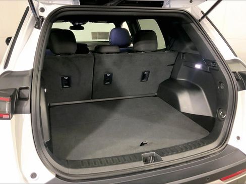 Used 2026 Chevrolet Equinox LT FWD image 5