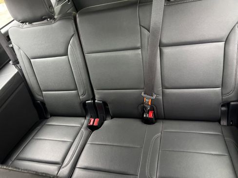 Used 2023 Chevrolet Suburban LT w/ LT Signature Package image 16