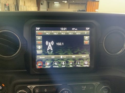 Used 2021 Jeep Gladiator Overland image 19