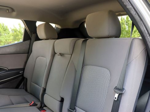 Used 2017 Hyundai Santa Fe Sport FWD image 16