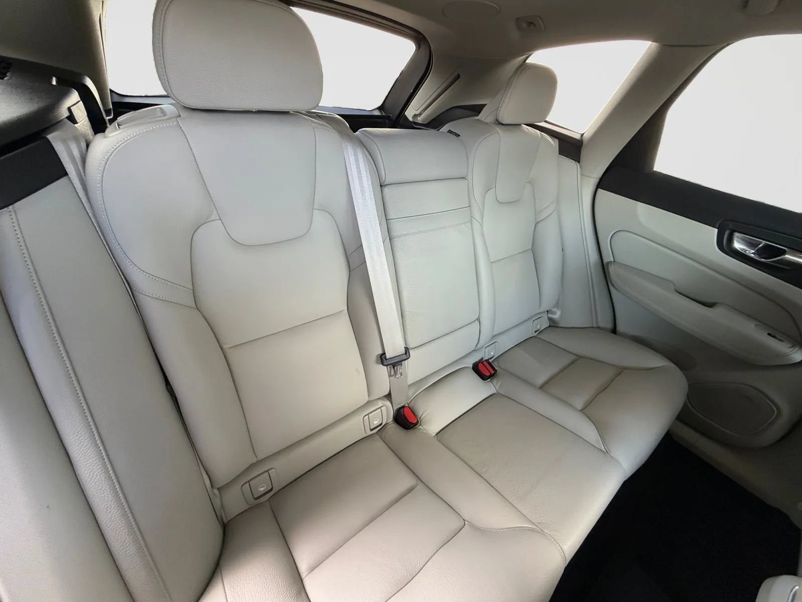 Used 2020 Volvo XC60 T5 Inscription AWD/4WD image 18