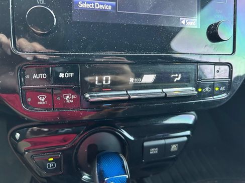 Used 2019 Toyota Prius LE FWD image 26