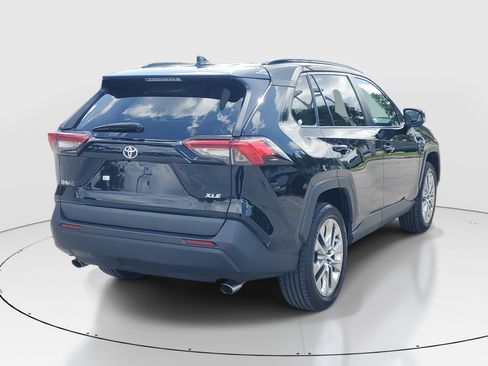 Used 2021 Toyota RAV4 XLE Premium FWD image 3