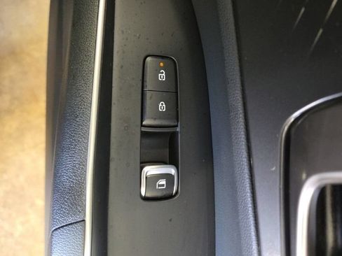 Used 2025 Kia Sorento LX FWD image 23