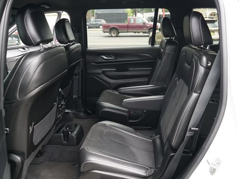 Used 2023 Jeep Grand Cherokee L Laredo AWD/4WD image 11