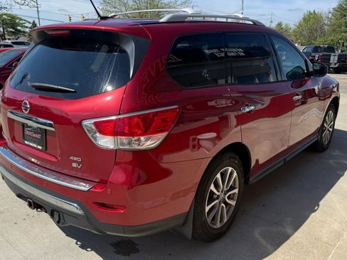 Used 2014 Nissan Pathfinder SV image 3
