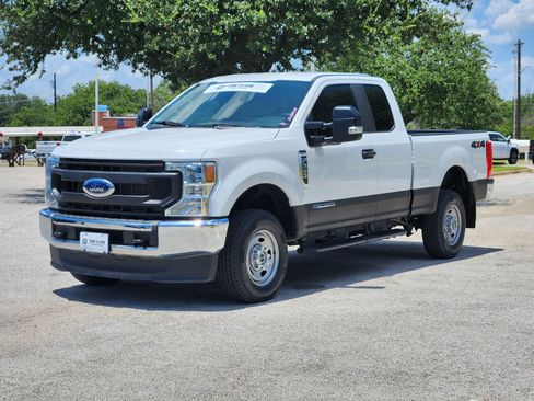 Used 2022 Ford F250 XL w/ Power Equipment Group AWD/4WD image 2