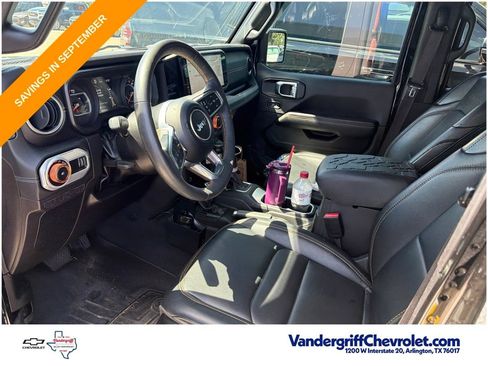 Used 2024 Jeep Wrangler Unlimited Sahara w/ Technology Group AWD/4WD image 12