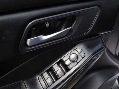 Used 2025 Nissan Rogue SV image 15