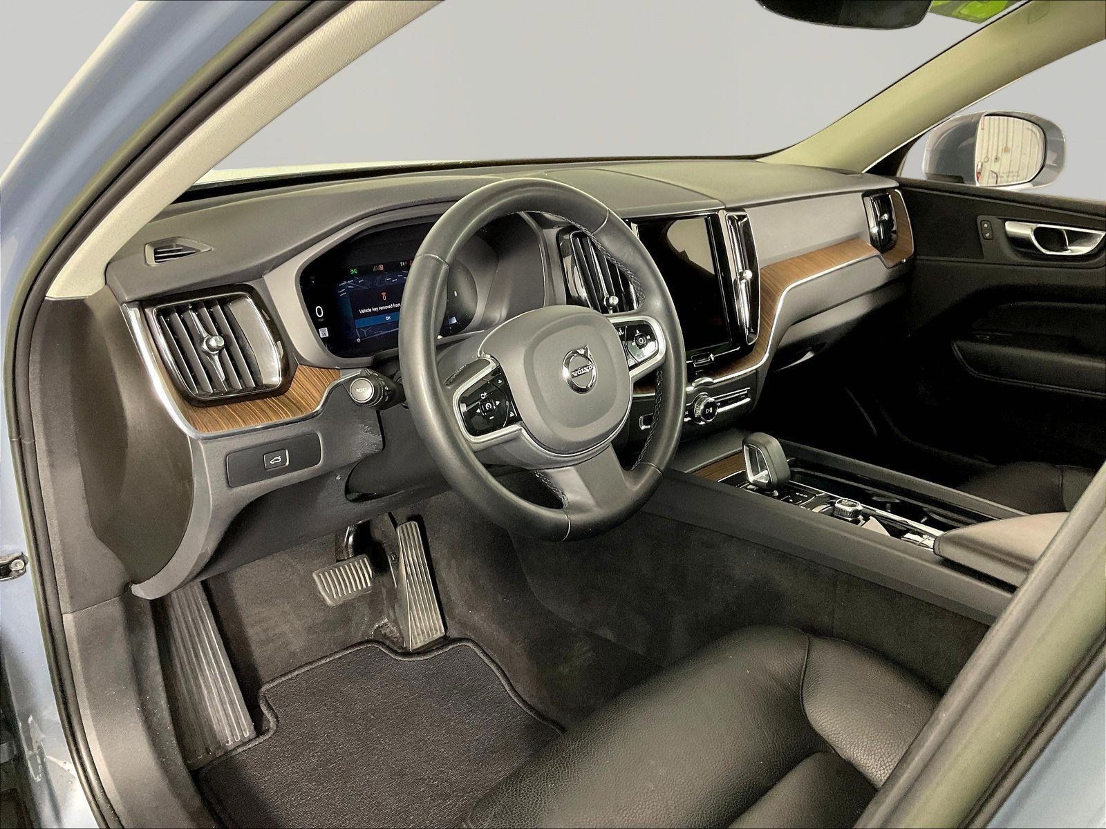 Used 2023 Volvo XC60 B5 Plus w/ Climate Package AWD/4WD image 16