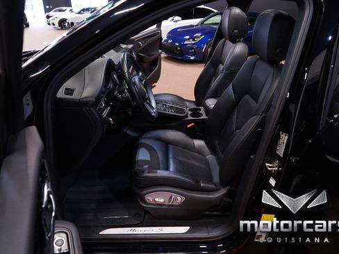 Used 2020 Porsche Macan S image 26