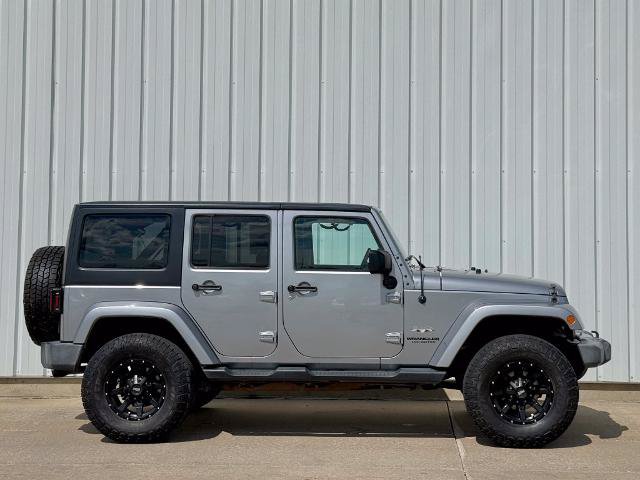 Used 2017 Jeep Wrangler Unlimited Sahara AWD/4WD image 7