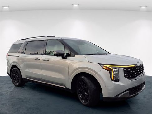 Used 2025 Kia Carnival SX Prestige image 4