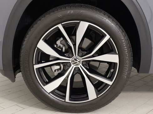 Used 2025 Volkswagen Atlas Cross Sport SEL Premium R-Line image 54