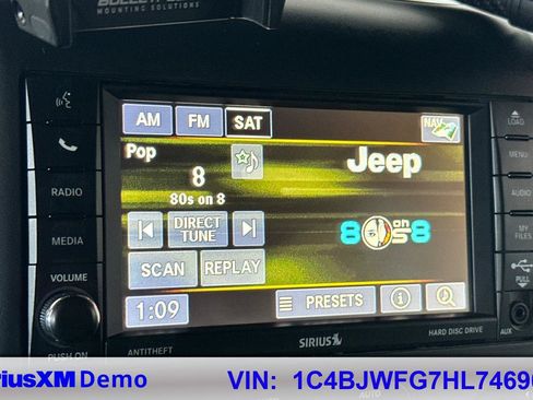 Used 2017 Jeep Wrangler Unlimited Rubicon AWD/4WD image 25