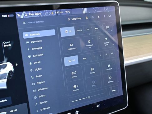 Used 2021 Tesla Model 3 Standard Range Plus image 14