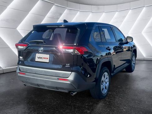 Used 2024 Toyota RAV4 LE image 4