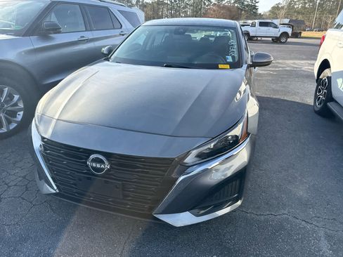 Used 2023 Nissan Altima 2.5 SV image 12