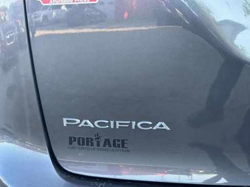 Used 2018 Chrysler Pacifica Touring-L Plus w/ Tire & Wheel Group FWD image 41