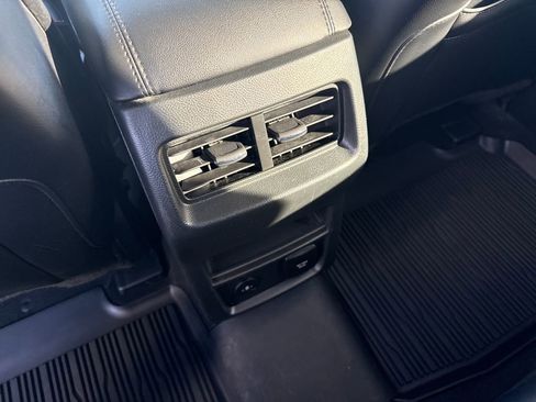 Used 2024 Ford Edge SEL w/ Convenience Package image 17