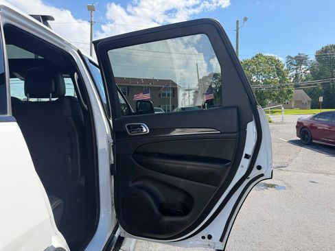 Used 2017 Jeep Grand Cherokee Trailhawk w/ Trailhawk Luxury Group AWD/4WD image 21
