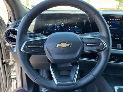 Used 2025 Chevrolet Equinox LT FWD image 24