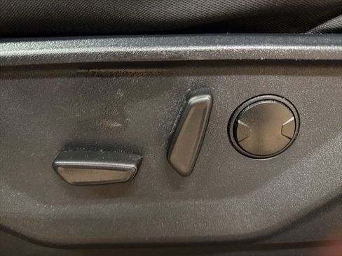 Certified 2022 Ford F150 XLT w/ Equipment Group 302A High image 21