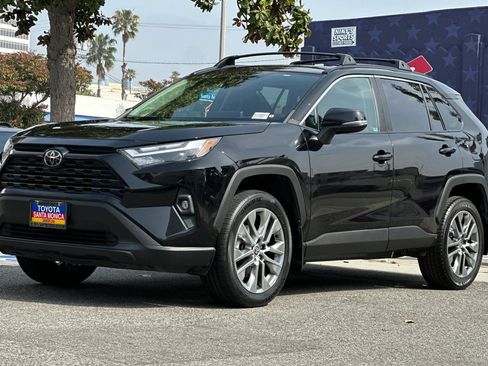 Used 2023 Toyota RAV4 XLE Premium FWD image 8