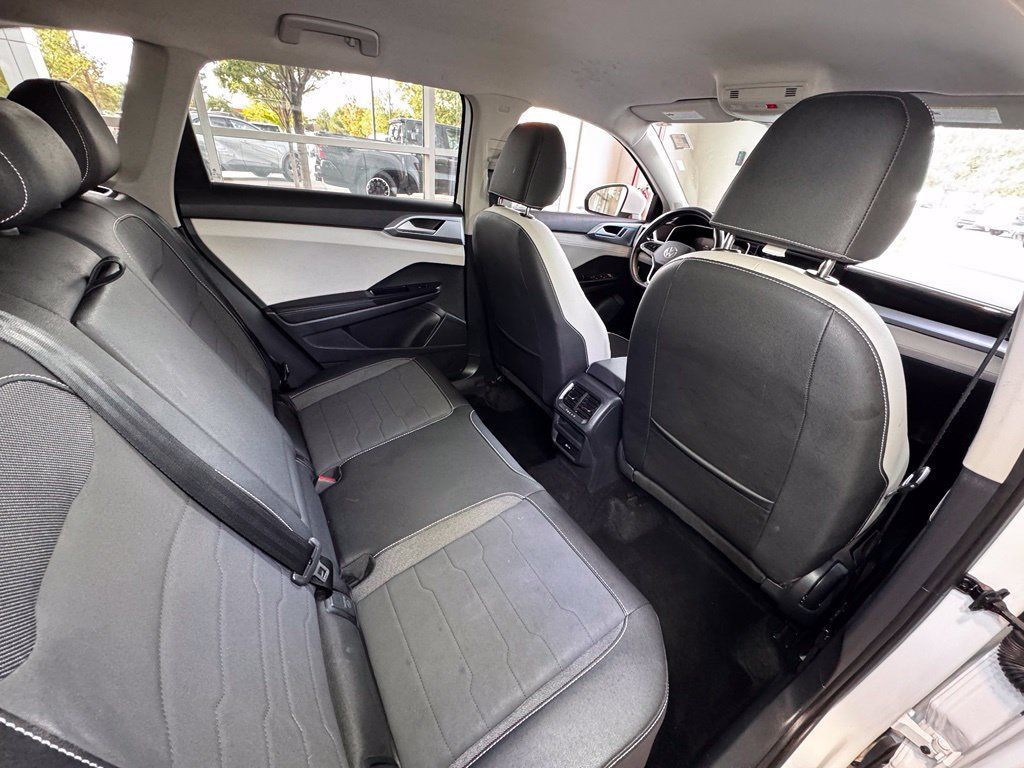 Used 2025 Volkswagen Taos SE AWD/4WD image 46
