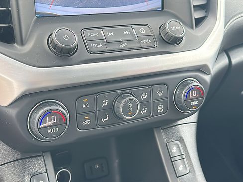 Used 2019 GMC Acadia SLT image 34